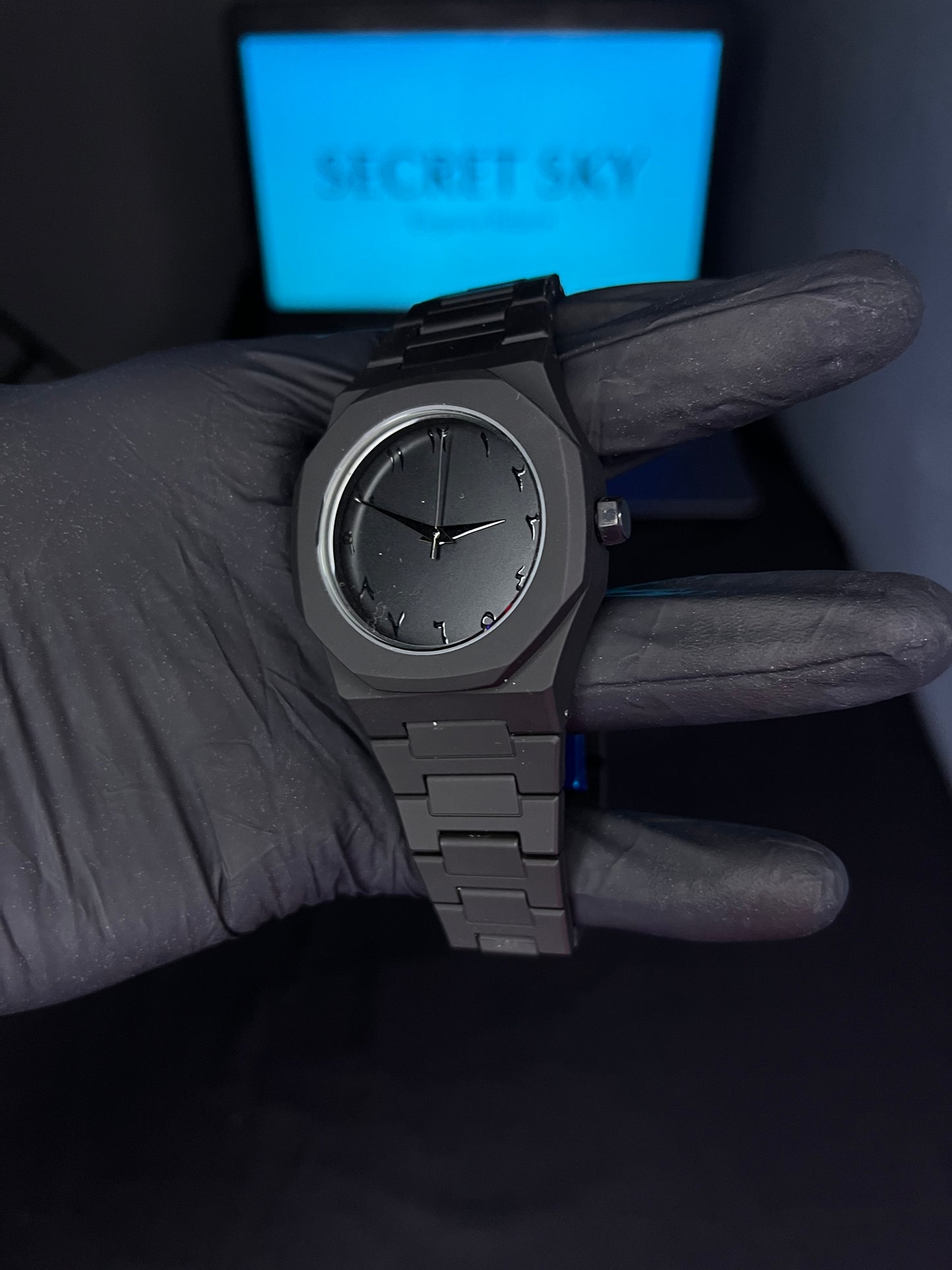 Black Arabic Aura Watch